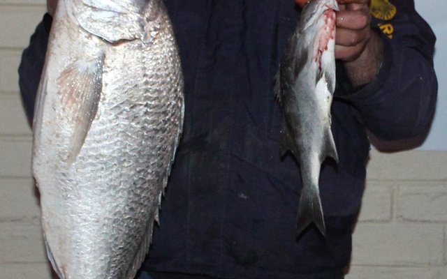 Anthony Melly, ‘n besoeker,  spog met sy vangstes